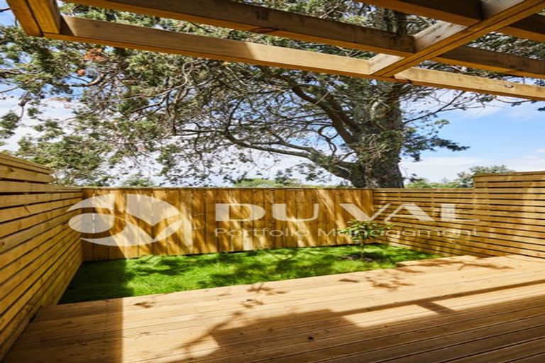 Photo of property in 14 Koro Lane, Mangere Bridge, Auckland, 2022