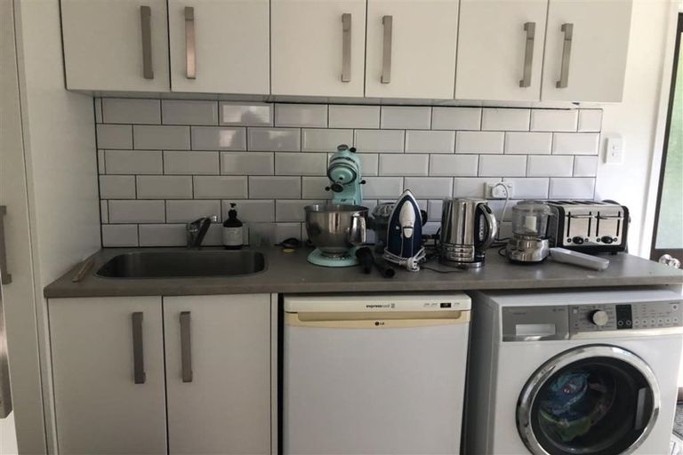 Photo of property in 24 Korotaha Terrace, Rothesay Bay, Auckland, 0630