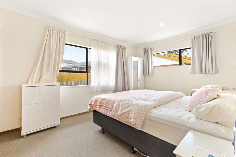 Photo of property in 2/6 Dallinghoe Crescent, Milford, Auckland, 0620
