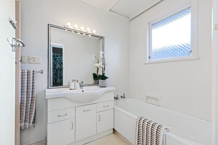 Photo of property in 14 Hawea Street, Mount Maunganui, 3116