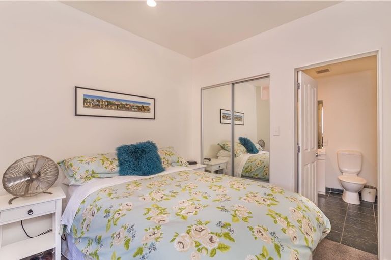 Photo of property in Atrium Apartments, 2o/154 The Terrace, Wellington Central, Wellington, 6011