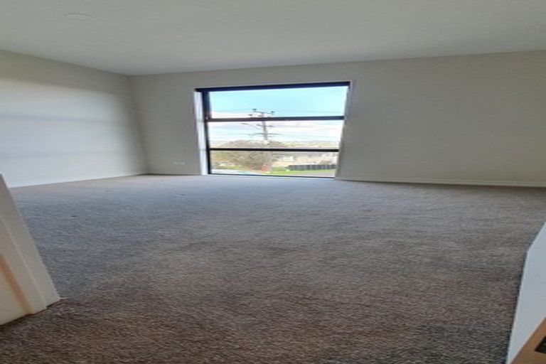 Photo of property in 2/6 Hepburn Road, Glendene, Auckland, 0602