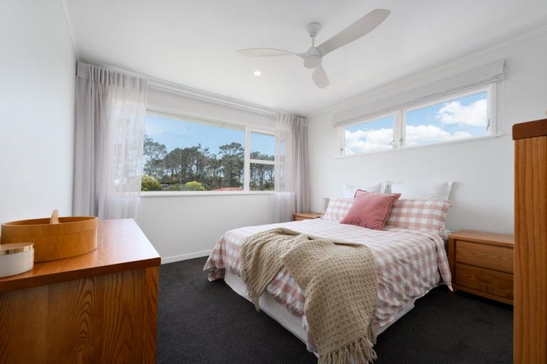 Photo of property in 6 Thornlow Street, Glendene, Auckland, 0602