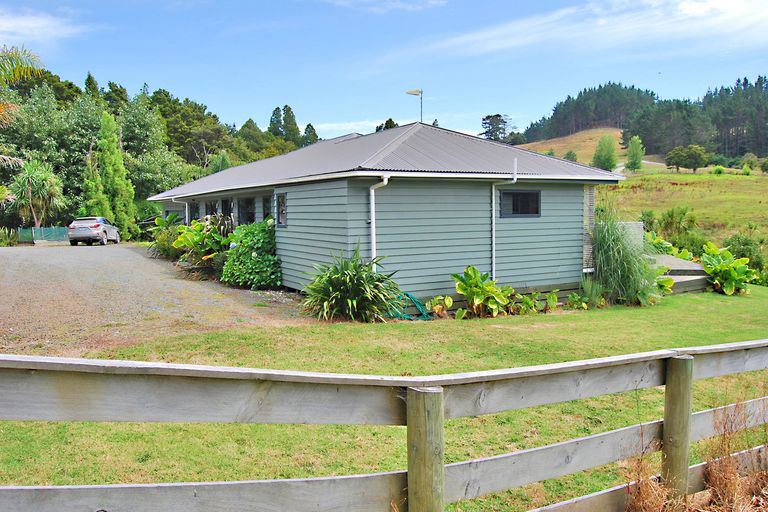 Photo of property in 19a Pakeho Road, Kaiwaka, 0573