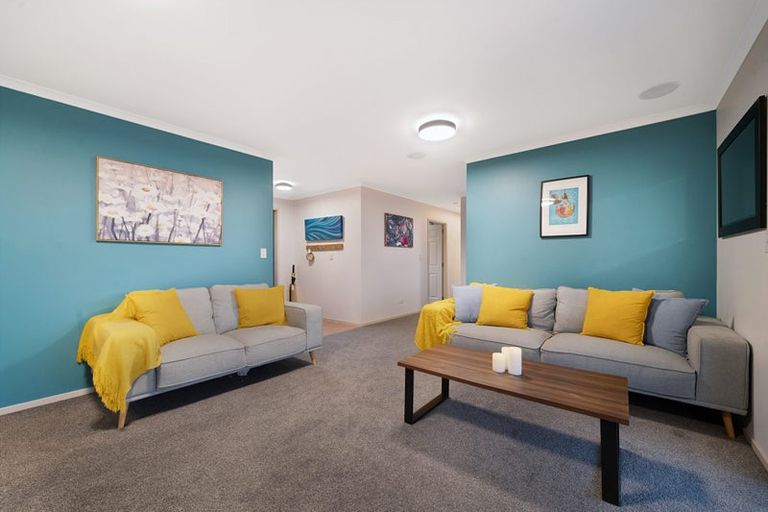 Photo of property in 32 Te Kauri Place, Helensville, 0800