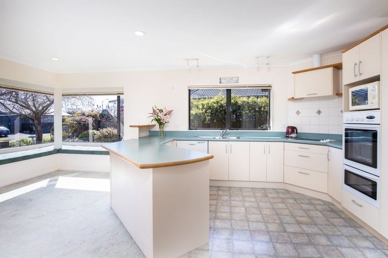 Photo of property in 5 Karina Road, Merrilands, New Plymouth, 4312