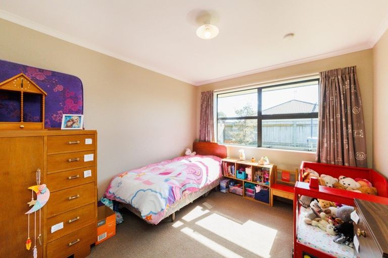 Photo of property in 14 Orlando Way, Kelvin Grove, Palmerston North, 4414