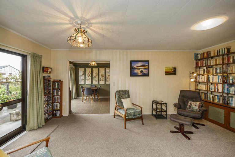 Photo of property in 14 Willowstream Grove, Cloverlea, Palmerston North, 4412