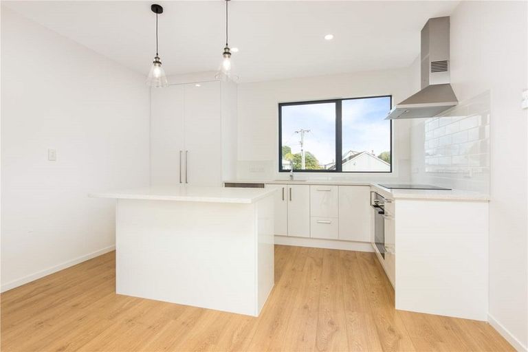 Photo of property in 2 Mokopiko Court, Beach Haven, Auckland, 0626