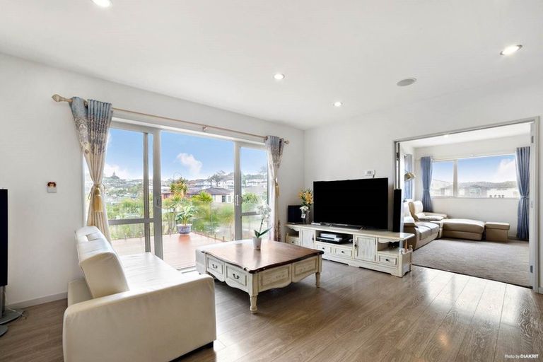 Photo of property in 36 Sohlue Place, Oteha, Auckland, 0632