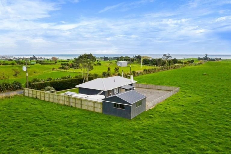 Photo of property in 95 Koru Road, Omata, New Plymouth, 4374