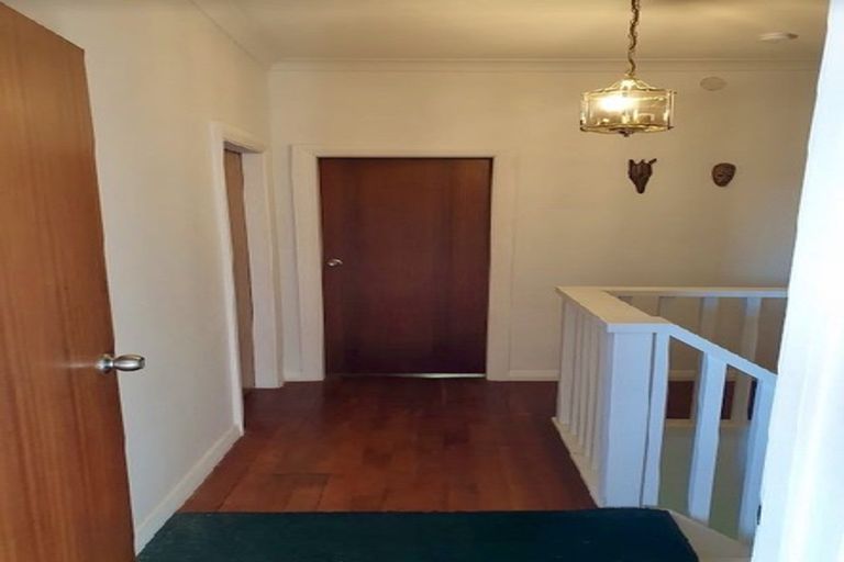 Photo of property in 56 Shelly Bay Road, Maupuia, Wellington, 6022