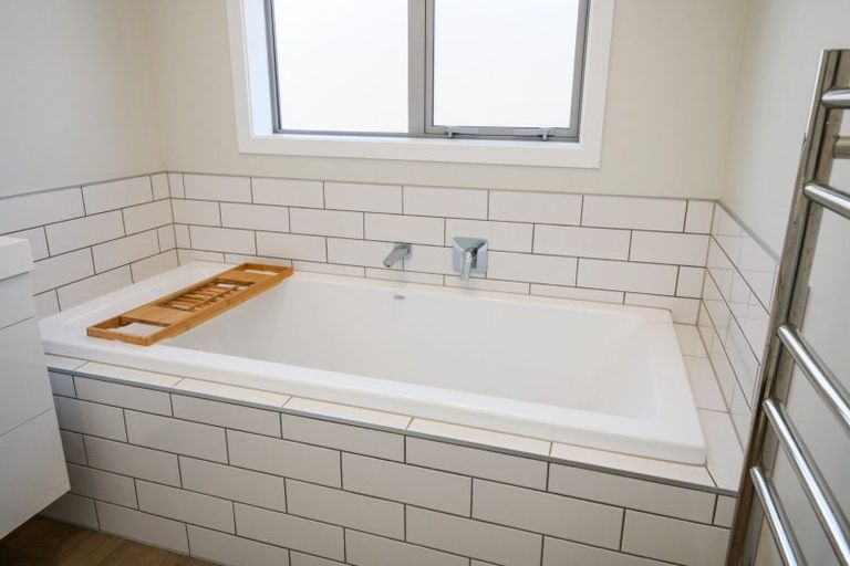 Photo of property in 20 Sardinia Grove, Fitzherbert, Palmerston North, 4410