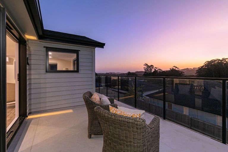 Photo of property in 5 Franheim Crescent, Orewa, 0931