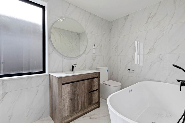 Photo of property in 29 Bronzewater Drive, Silverdale, 0932