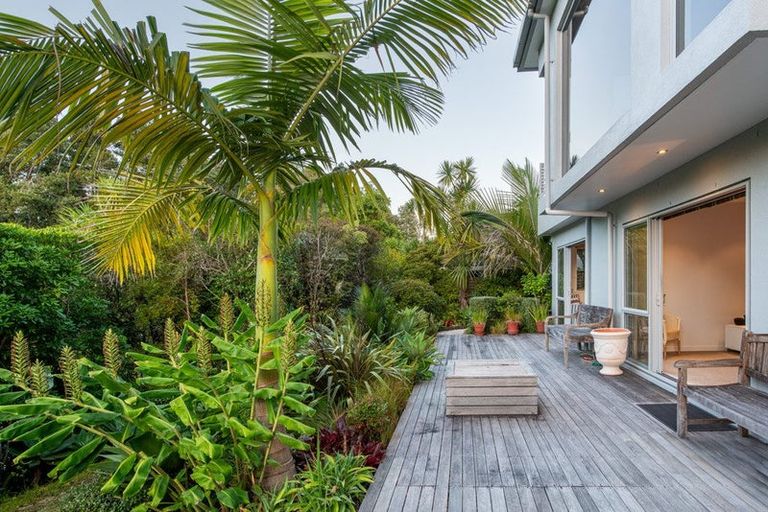 Photo of property in 10 Kahikatea Close, Campbells Bay, Auckland, 0630