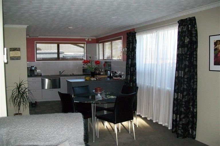 Photo of property in 1/200 Sawyers Arms Road, Bishopdale, Christchurch, 8053