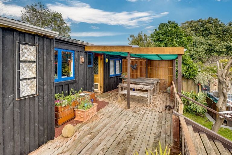 Photo of property in 1/422 Main North Road, Bay View, Napier, 4104