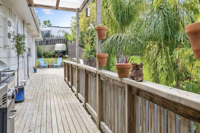 Photo of property in 58 Brian Crescent, Stanmore Bay, Whangaparaoa, 0932