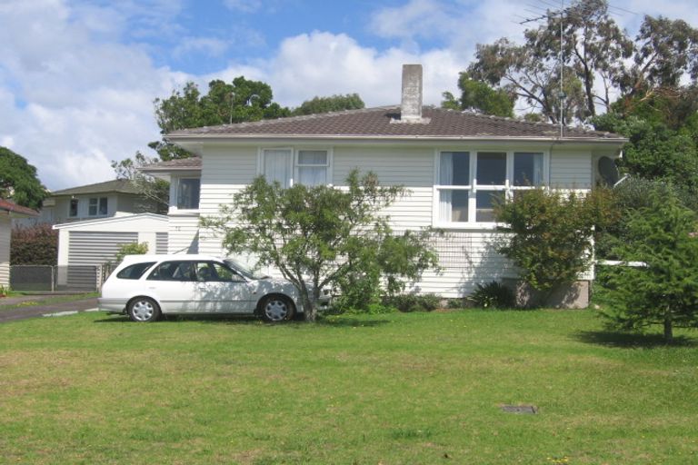 Photo of property in 70 Greenslade Crescent, Northcote, Auckland, 0627