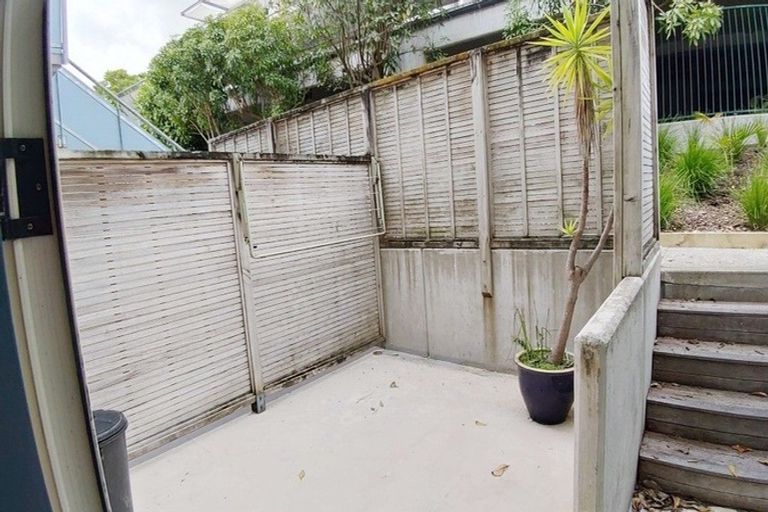 Photo of property in 2d/20 Ian Marwick Place, Birkenhead, Auckland, 0626