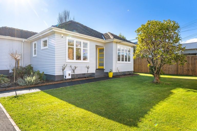 Photo of property in 32 Heretaunga Square, Silverstream, Upper Hutt, 5019