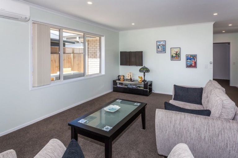 Photo of property in 80 Golden Shore Place, Coromandel, 3506