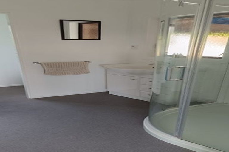 Photo of property in 26 Reeves Street, Waikanae Beach, Waikanae, 5036