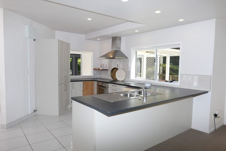 Photo of property in 45 Greenaway Road, Waikanae, 5036