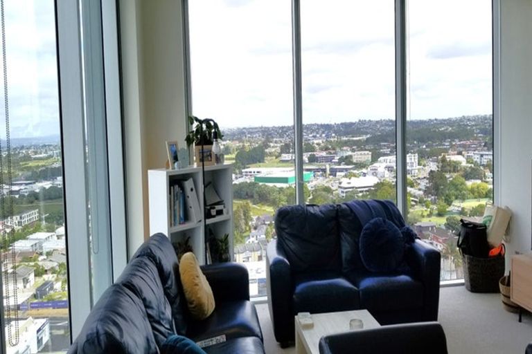 Photo of property in Sentinel Apartments, 1102/3 Northcroft Street, Takapuna, Auckland, 0622