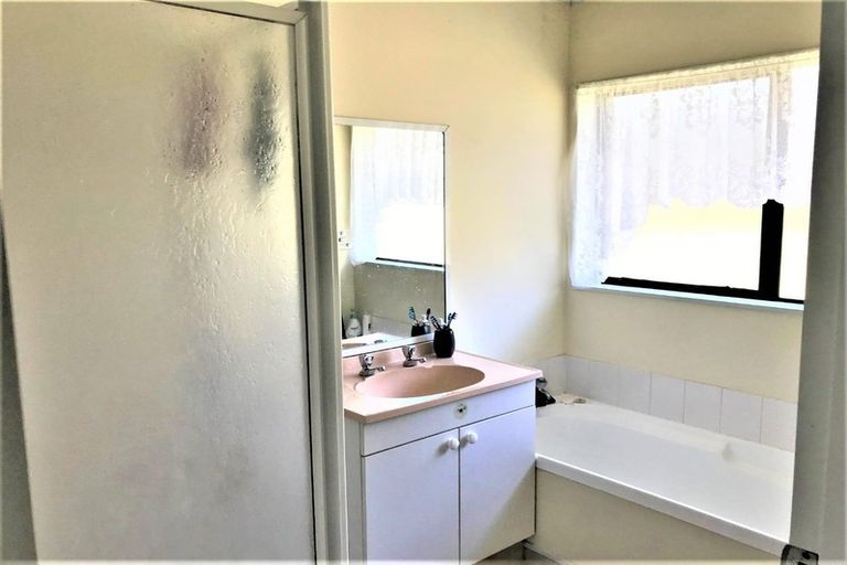 Photo of property in 2 Sherpa Place, Massey, Auckland, 0614