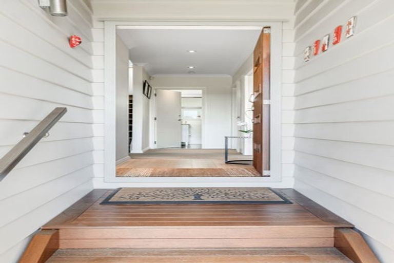 Photo of property in 25 Endymion Place, Half Moon Bay, Auckland, 2012