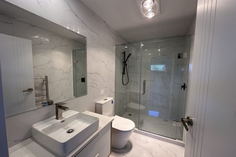 Photo of property in 15c Blenheim Street, Glenfield, Auckland, 0629