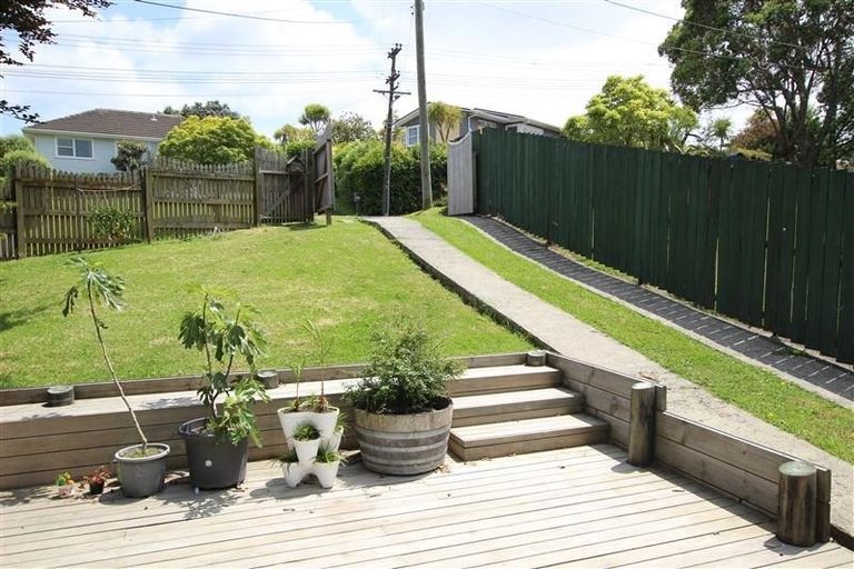Photo of property in 64 Taupo Street, Green Bay, Auckland, 0604