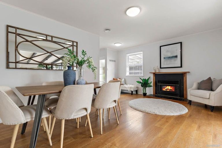 Photo of property in 2/20 Hogans Road, Glenfield, Auckland, 0629