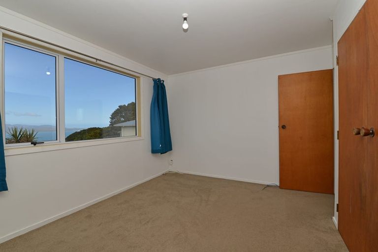 Photo of property in 5a Edgecombe Street, Newlands, Wellington, 6037