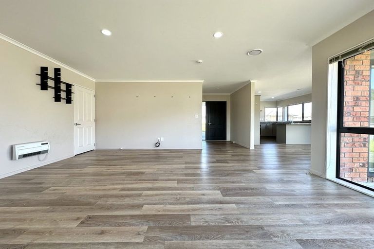 Photo of property in 9 Percy Kinsman Crescent, Riverstone Terraces, Upper Hutt, 5018