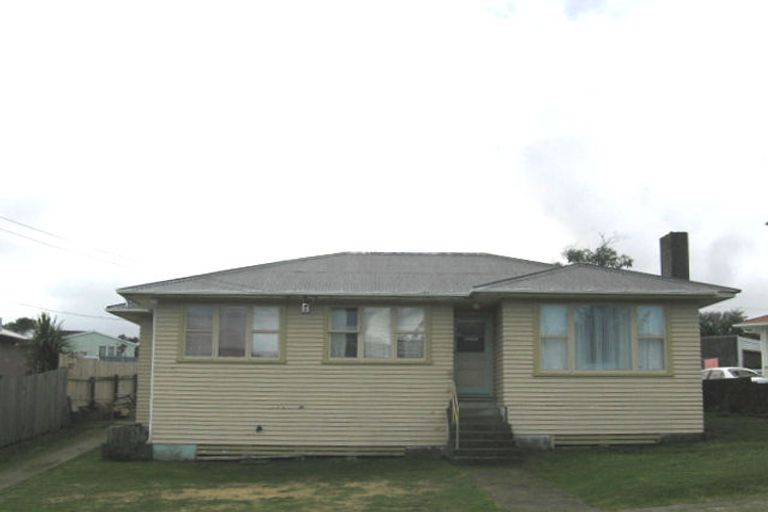 Photo of property in 13 Driver Crescent, Cannons Creek, Porirua, 5024