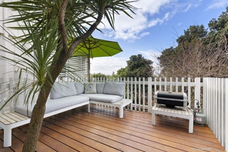 Photo of property in 161 Sutherland Road, Lyall Bay, Wellington, 6022