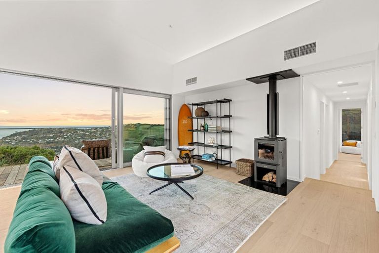 Photo of property in 1 Oxenhope Road, Richmond Hill, Christchurch, 8081