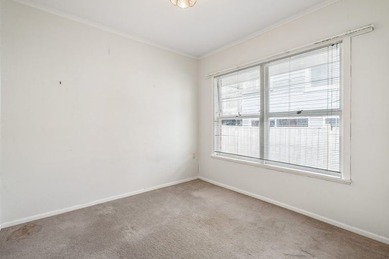 Photo of property in 1/36 Ocean View Road, Northcote, Auckland, 0627