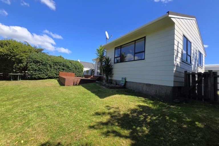 Photo of property in 3 Owaka Close, Kelson, Lower Hutt, 5010