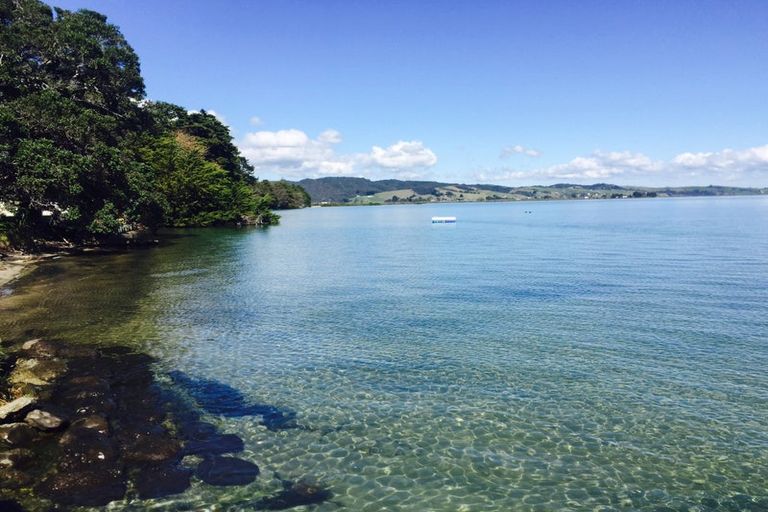 Photo of property in 25 Pyle Road West, One Tree Point, 0118