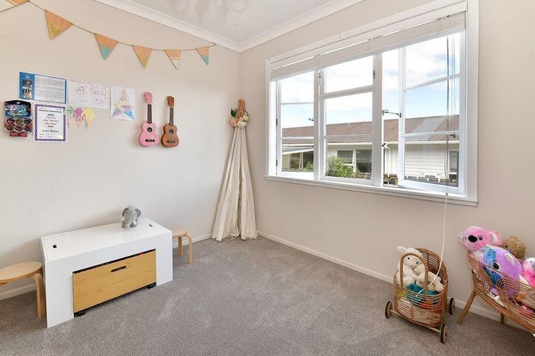 Photo of property in 25 Downer Street, Helensville, 0800