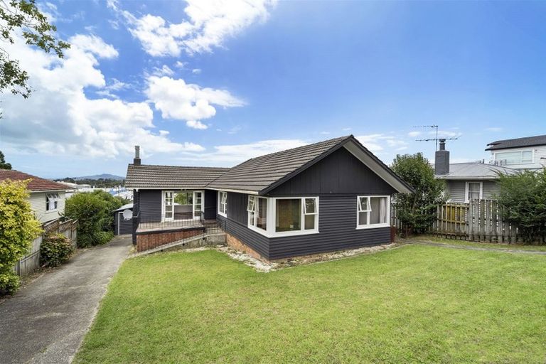 Photo of property in 13 Bruce Road, Glenfield, Auckland, 0629