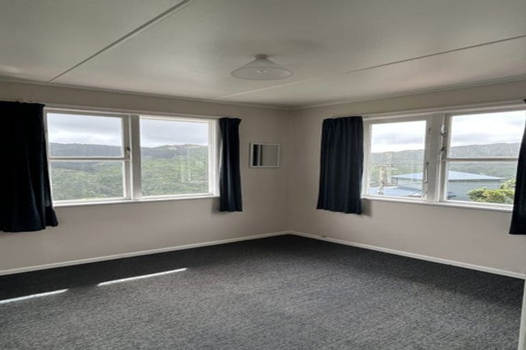 Photo of property in 12 Huntingdon Street, Northland, Wellington, 6012