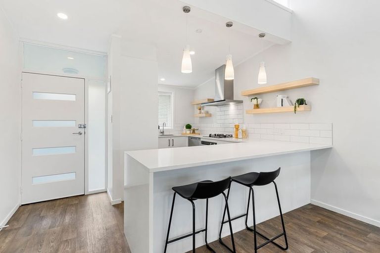 Photo of property in 3/6 North Avenue, Narrow Neck, Auckland, 0624