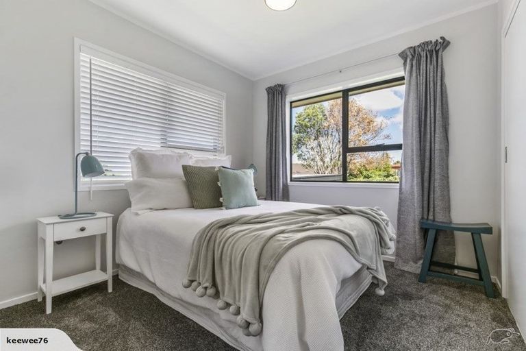 Photo of property in 41 Luton Avenue, Sunnyhills, Auckland, 2010