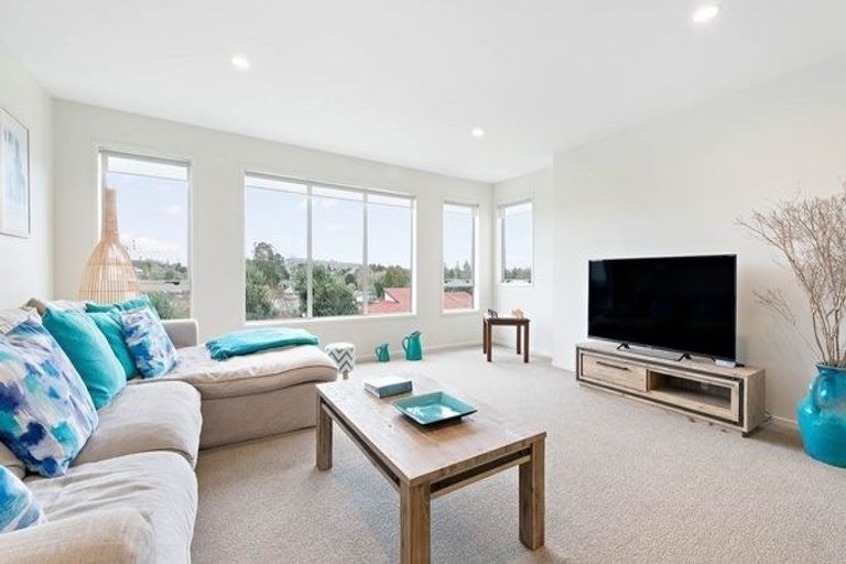 Photo of property in 18 Brownlee Place, Pukekohe, 2120