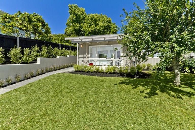Photo of property in 1/4 Betsland Crescent, Hillcrest, Auckland, 0627